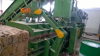 máy ép giấy vụn tự động